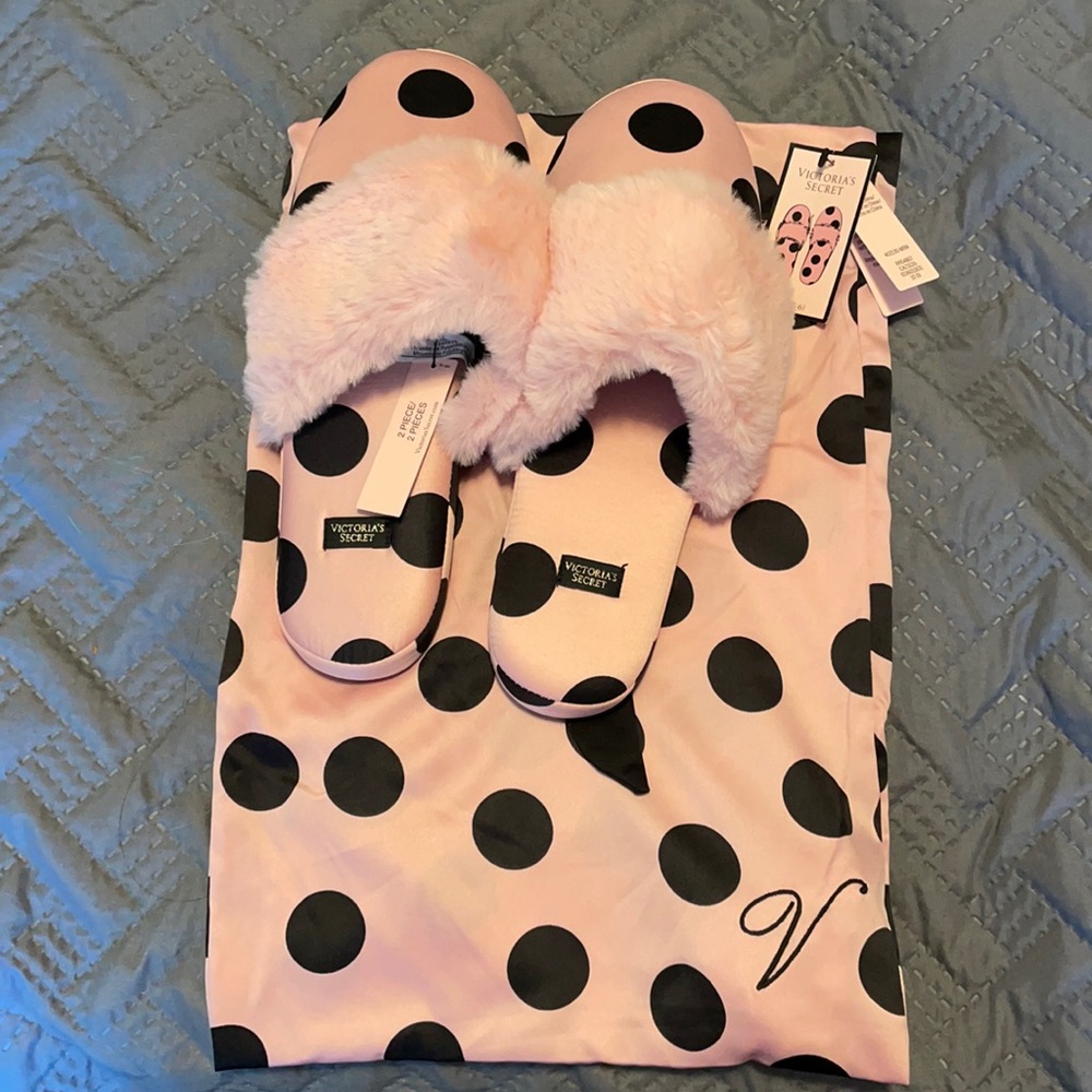 NWT Pink & Black Victoria’s Secret Slippers